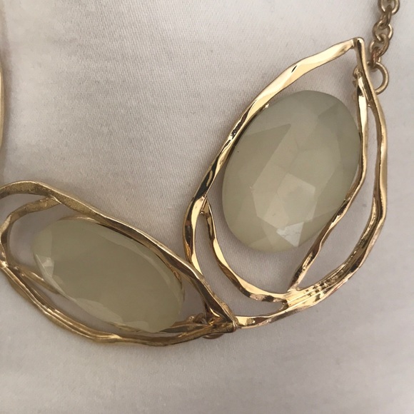 Light jade, glass like necklace - Picture 2 of 3